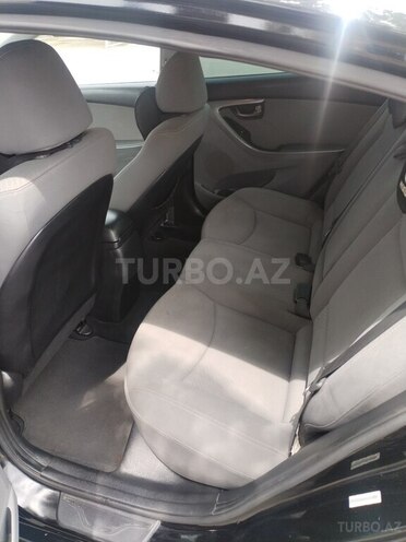 Hyundai Elantra-8