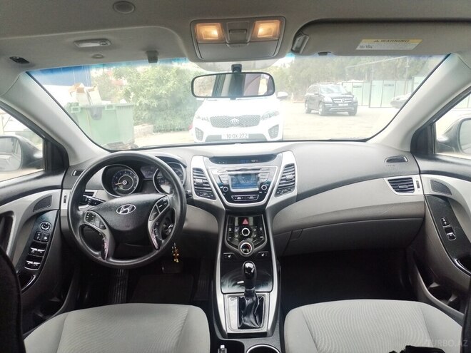 Hyundai Elantra-7