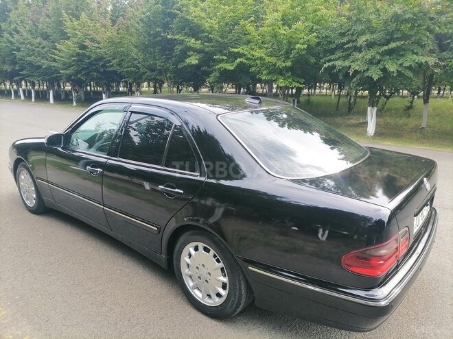 Mercedes E 220-5