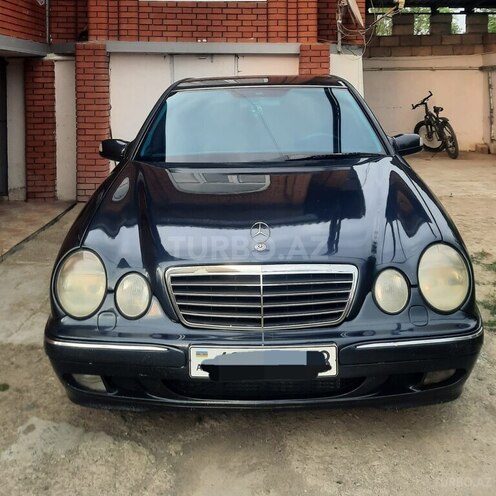 Mercedes E 270-1