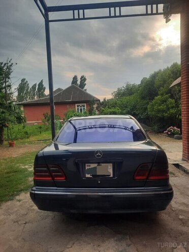 Mercedes E 270-2