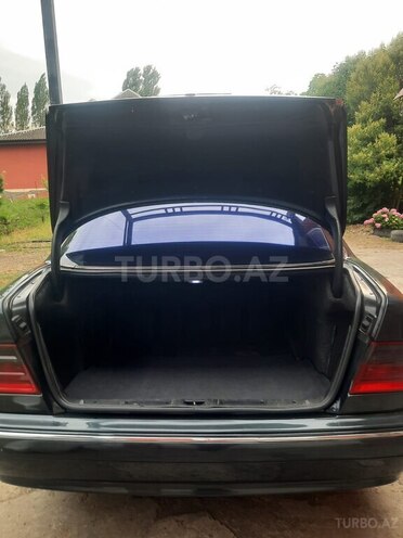 Mercedes E 270-6