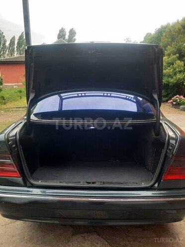 Mercedes E 270-7