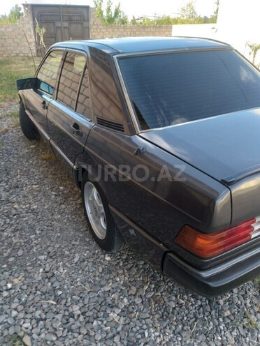 Mercedes 190-2