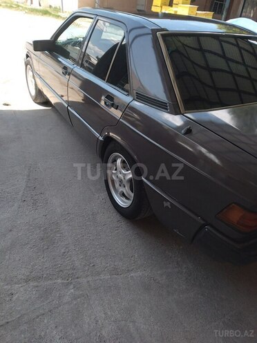 Mercedes 190-8