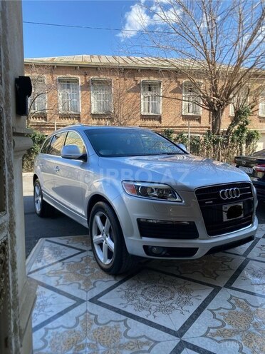Audi Q7-1