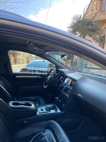 Audi Q7-7