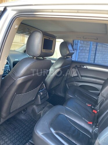 Audi Q7-10