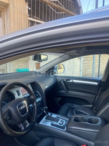Audi Q7-9