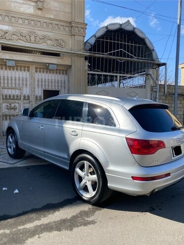 Audi Q7-8