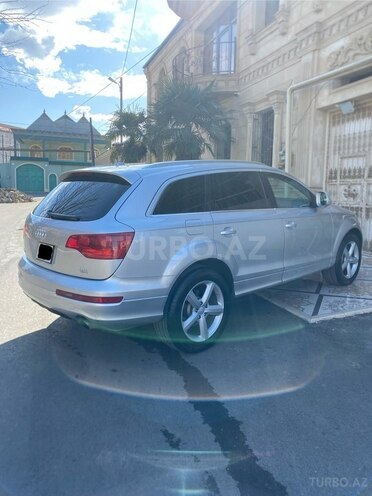 Audi Q7-11