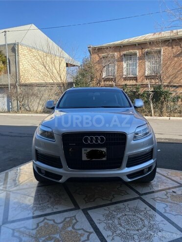 Audi Q7-6