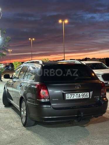 Toyota Avensis-2