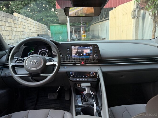 Hyundai Elantra-3