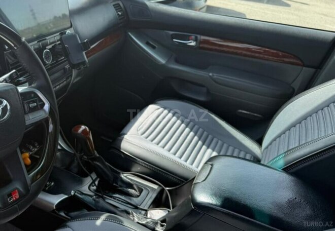 Toyota Land Cruiser Prado-11