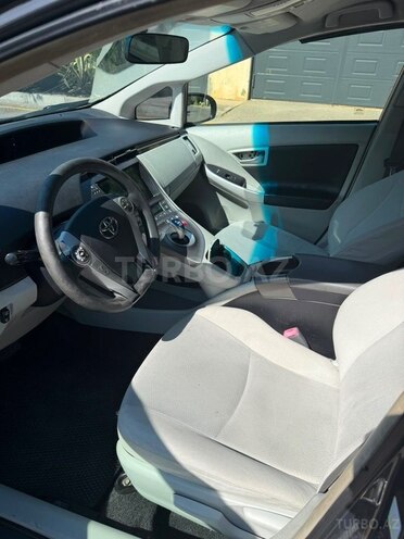 Toyota Prius-4