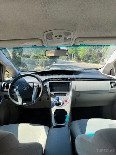 Toyota Prius-3