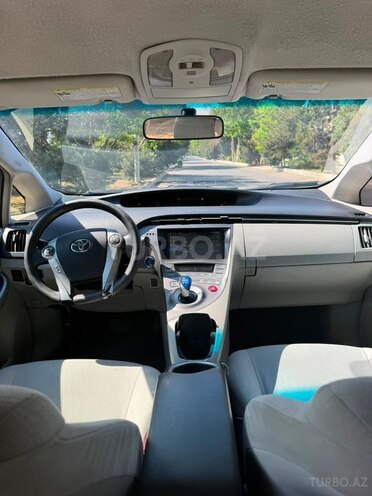 Toyota Prius-11