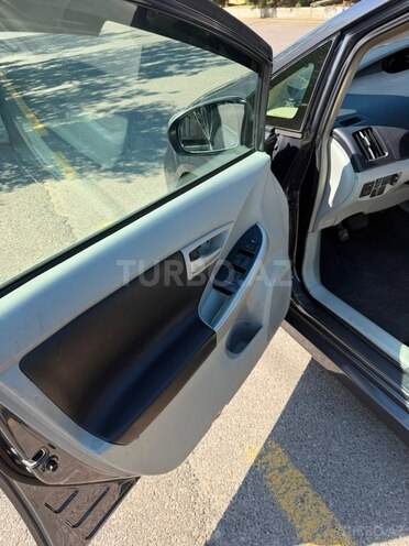 Toyota Prius-5