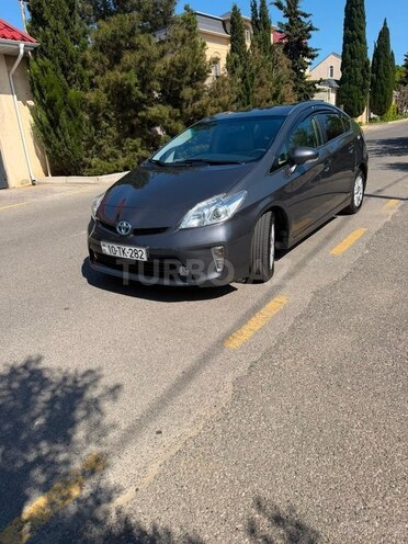 Toyota Prius-12