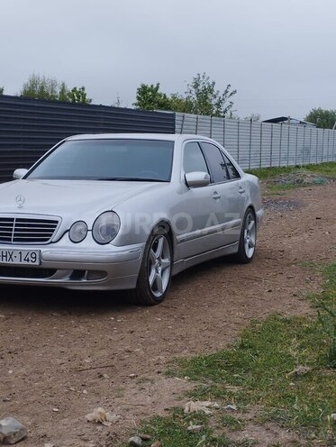 Mercedes E 270-2