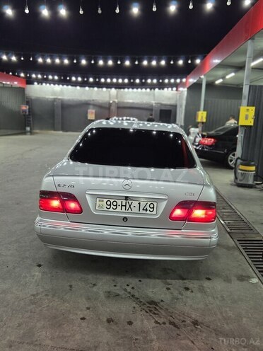 Mercedes E 270-5