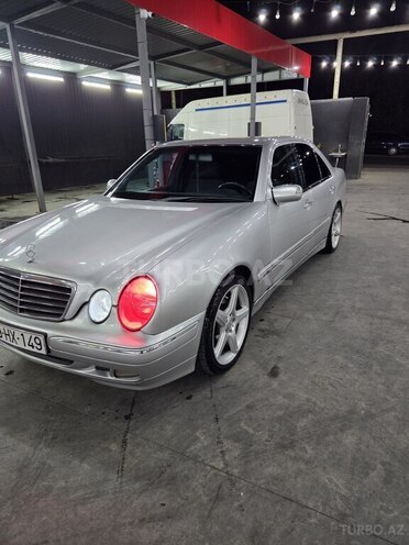 Mercedes E 270-3