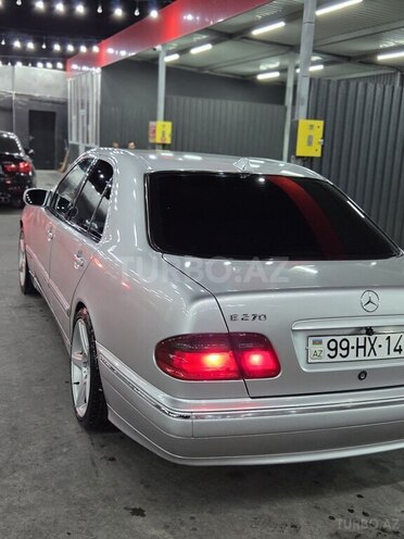 Mercedes E 270-4