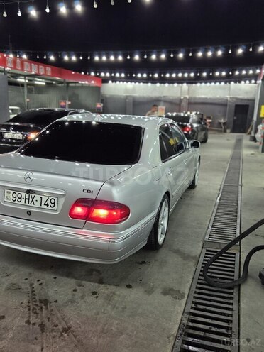 Mercedes E 270-6