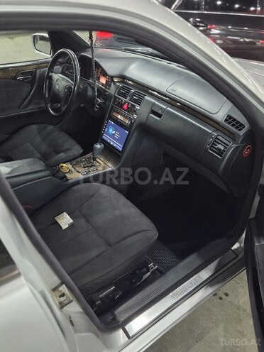 Mercedes E 270-8
