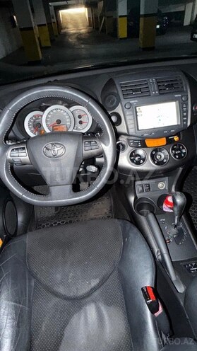 Toyota RAV4-12