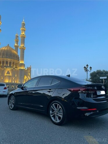 Hyundai Elantra-4