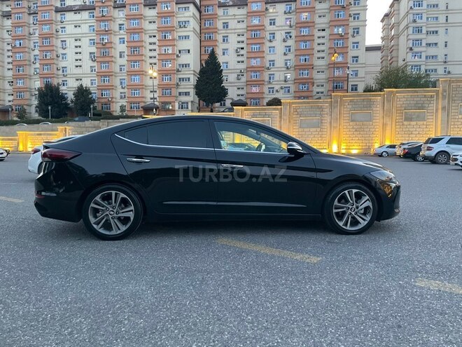 Hyundai Elantra-3