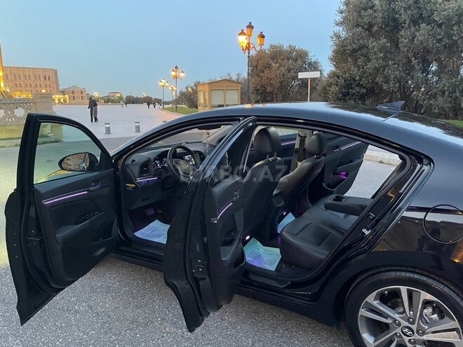 Hyundai Elantra-8