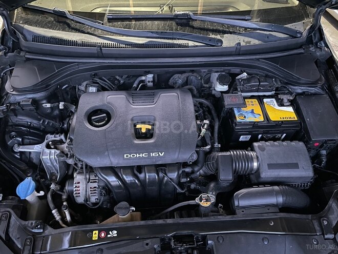 Hyundai Elantra-16
