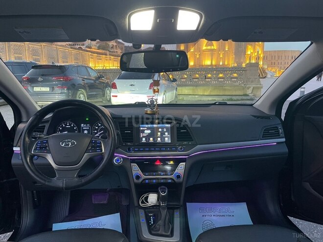 Hyundai Elantra-11