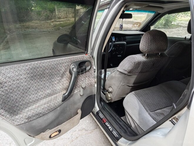 Opel Vectra-10