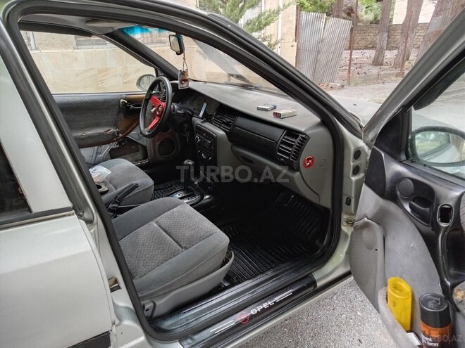 Opel Vectra-12