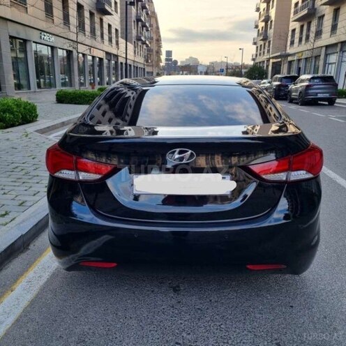 Hyundai Elantra-6