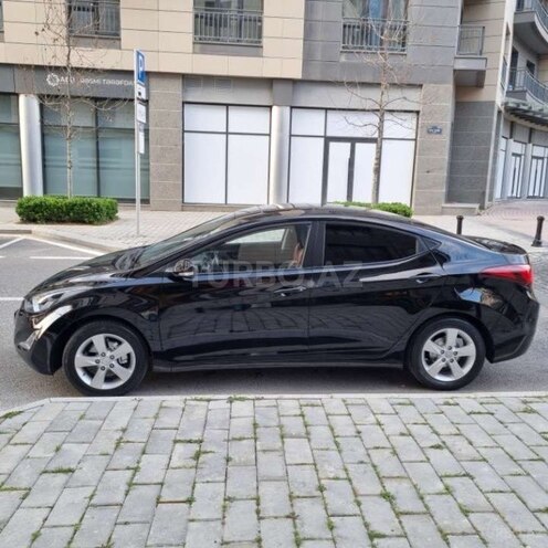 Hyundai Elantra-3
