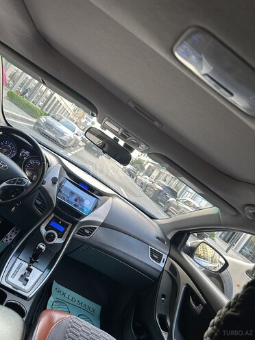 Hyundai Elantra-7