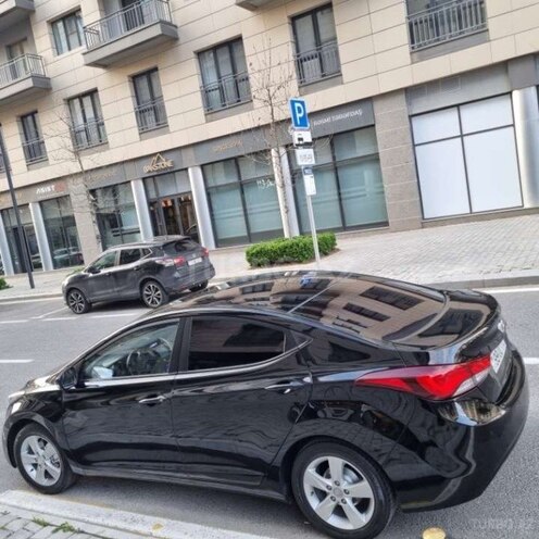 Hyundai Elantra-13