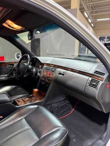 Mercedes E 280-15