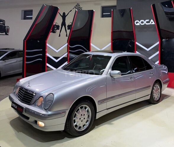 Mercedes E 280-1