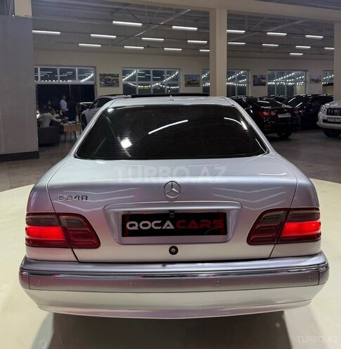 Mercedes E 280-11