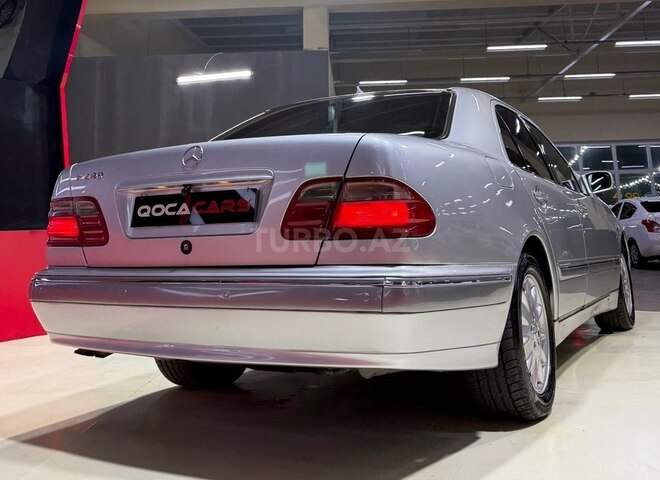 Mercedes E 280-10