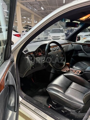 Mercedes E 280-12