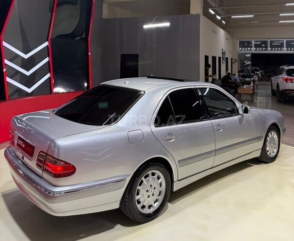 Mercedes E 280-8