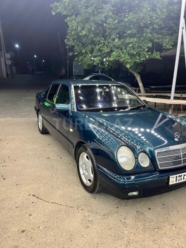 Mercedes E 240-2