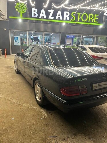 Mercedes E 240-5